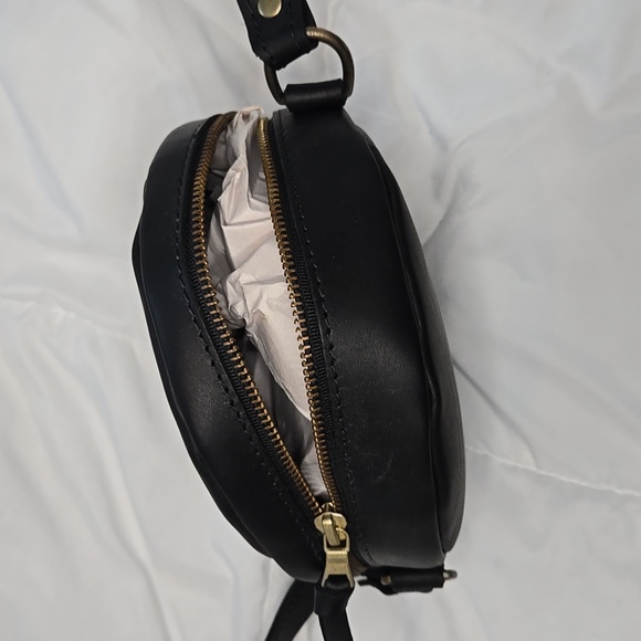 🍉 New Portland Leather Small Circle Crossbody Black Purse Bag - Picture 5 of 5